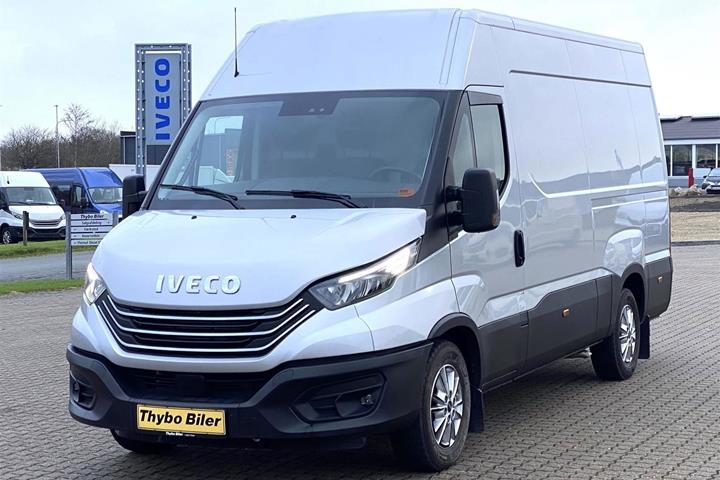 Grå Iveco Daily fra 2025