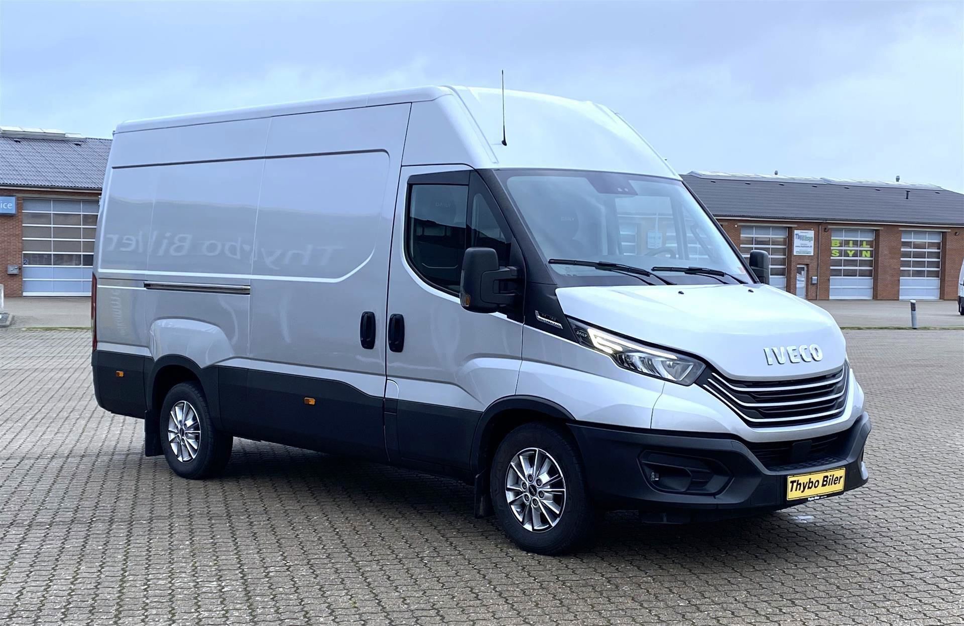 Grå Iveco Daily fra 2025