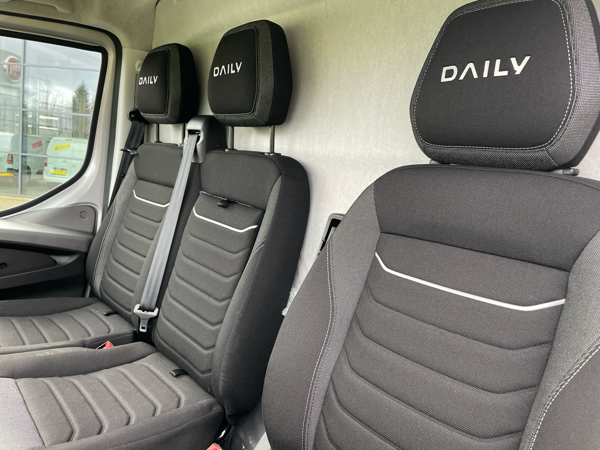 Grå Iveco Daily fra 2025