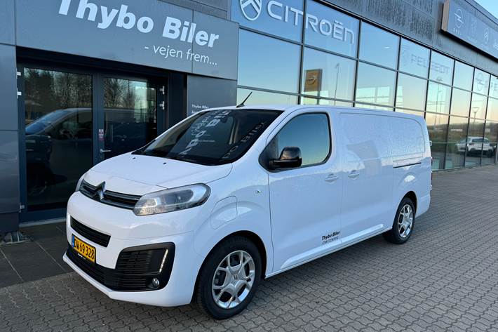 Hvid Citroën e-Jumpy fra 2023 set udefra