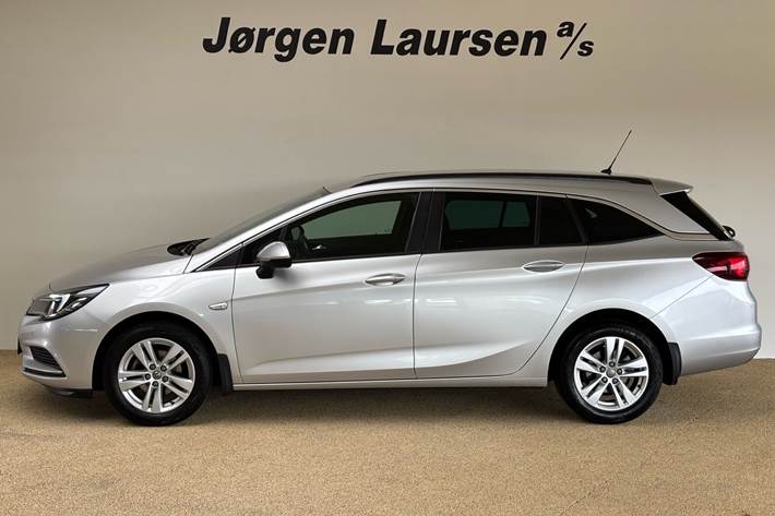 Sølv Opel Astra fra 2019