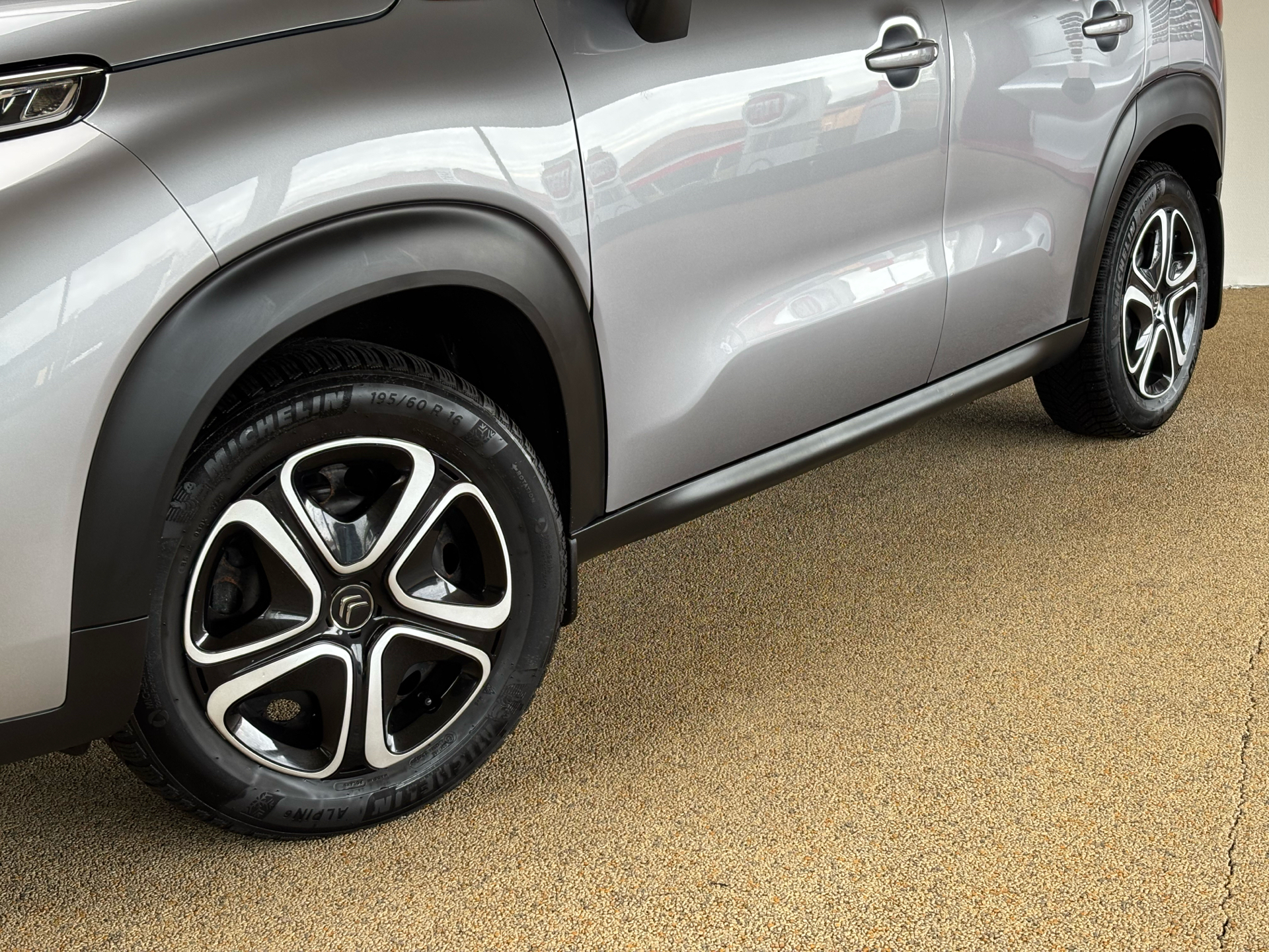 Grå Citroën C3 Aircross fra 2023