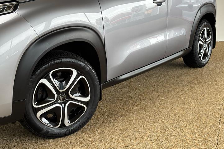 Grå Citroën C3 Aircross fra 2023