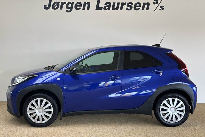 Blå Toyota Aygo X fra 2025