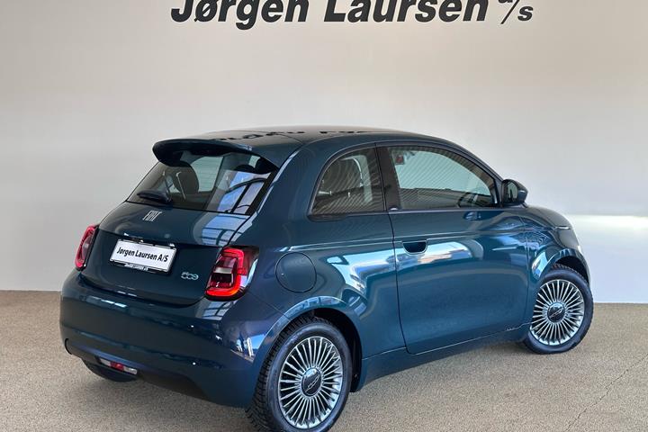 Grøn Fiat 500e fra 2024