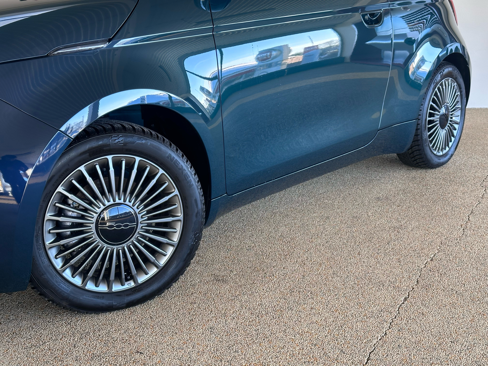 Grøn Fiat 500e fra 2024