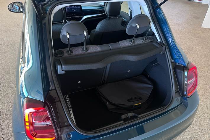 Grøn Fiat 500e fra 2024