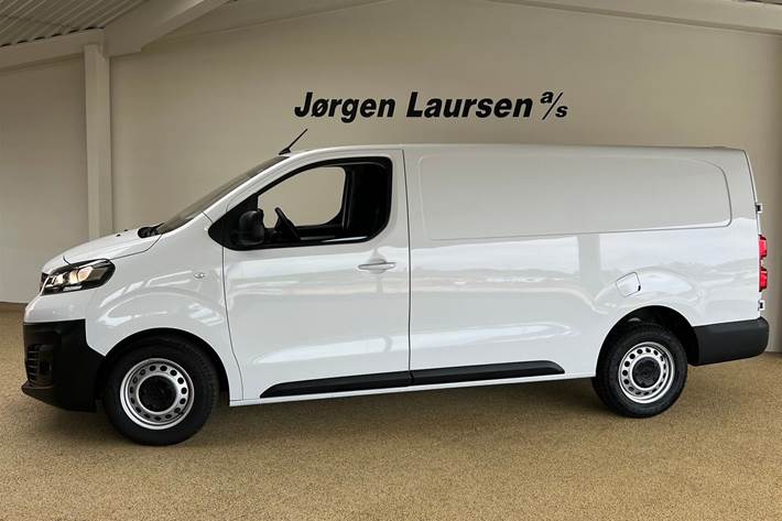 Hvid Opel Vivaro fra 2025