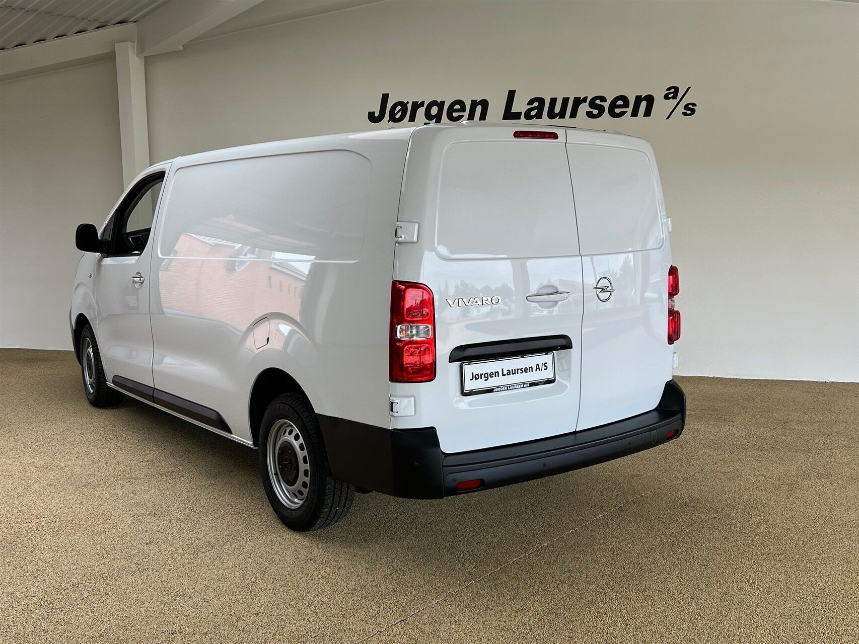 Hvid Opel Vivaro fra 2025