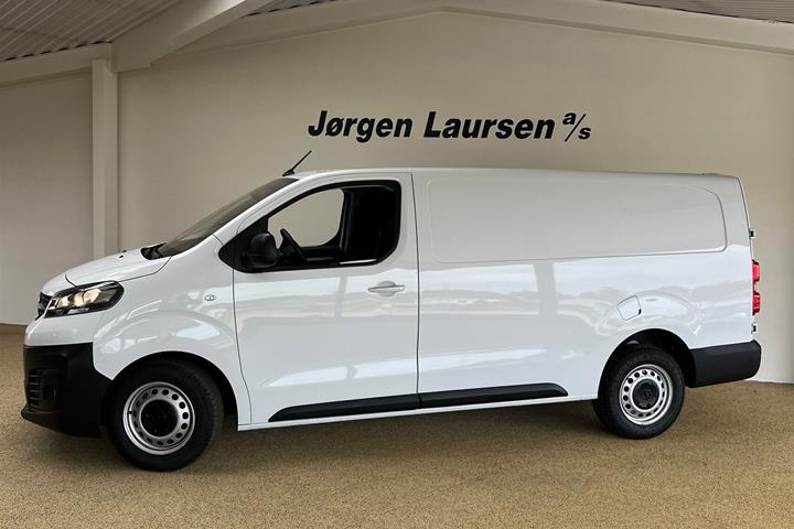 Hvid Opel Vivaro fra 2025