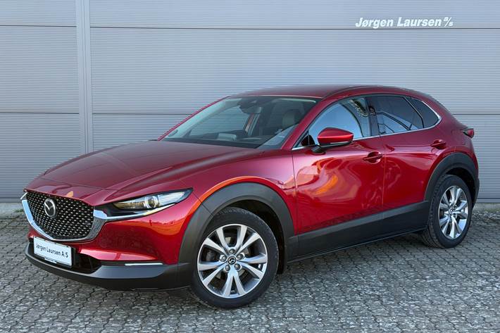 Rød Mazda CX-30 fra 2020 set udefra
