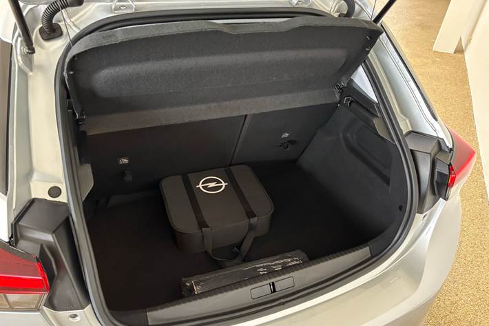 Sølv Opel Corsa-e fra 2023