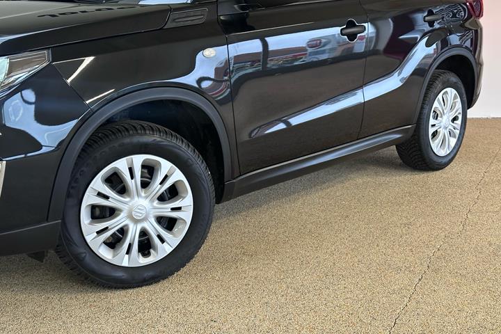 Sort Suzuki Vitara fra 2024