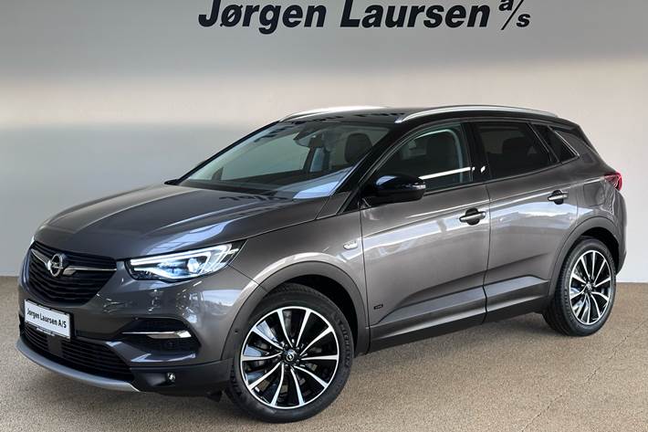 Sort Opel Grandland X fra 2021 set udefra