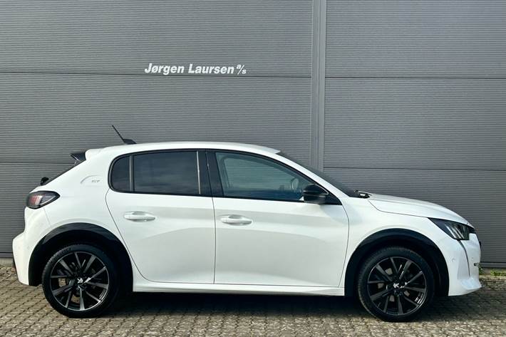Hvid Peugeot 208 fra 2024