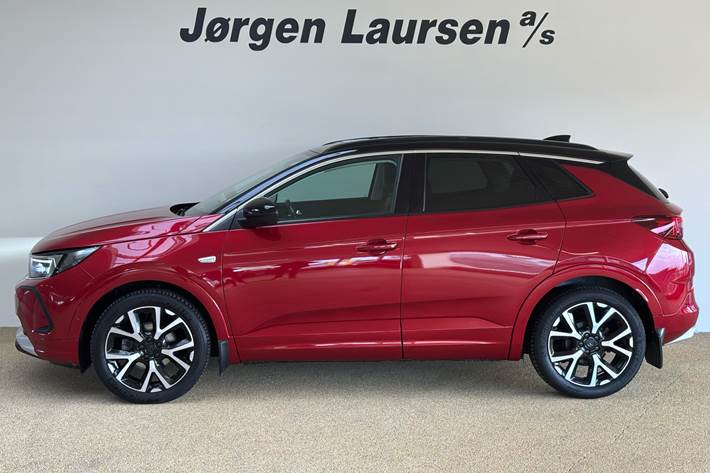 Rød Opel Grandland fra 2022