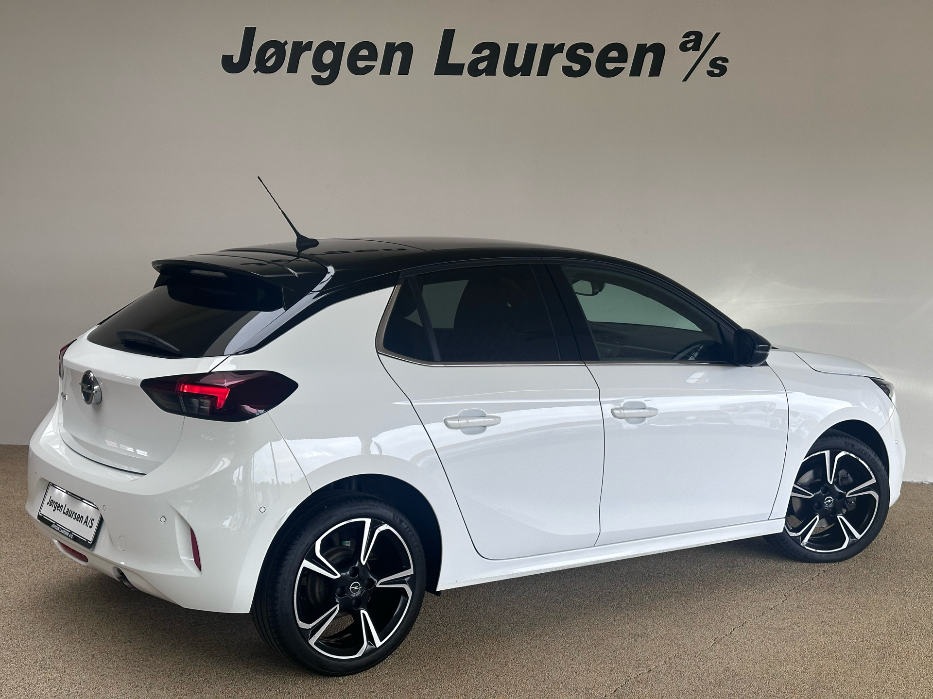 Hvid Opel Corsa fra 2022
