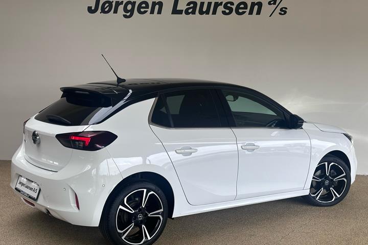 Hvid Opel Corsa fra 2022