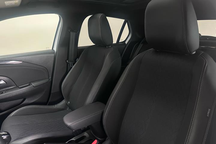 Hvid Opel Corsa fra 2022