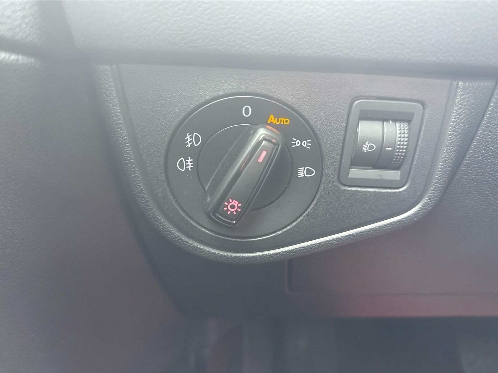 Hvid VW Polo fra 2020