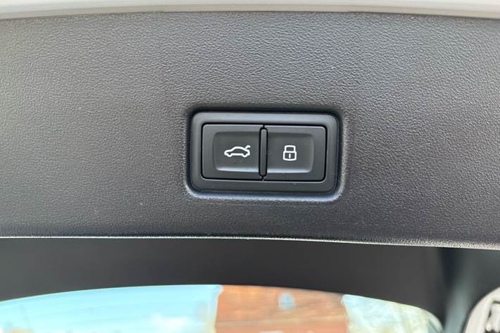 Hvid Audi Q4 fra 2022