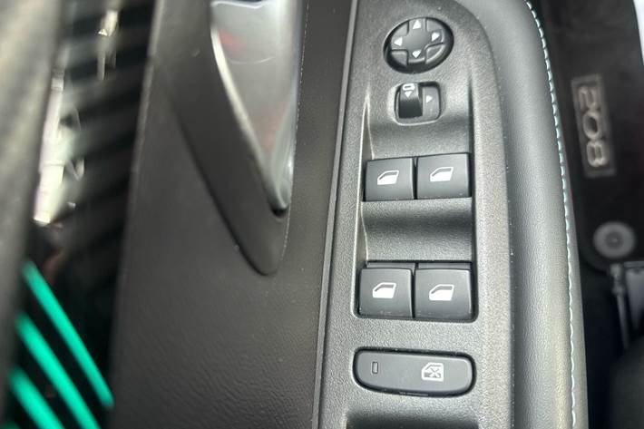 Sort Peugeot 208 fra 2021