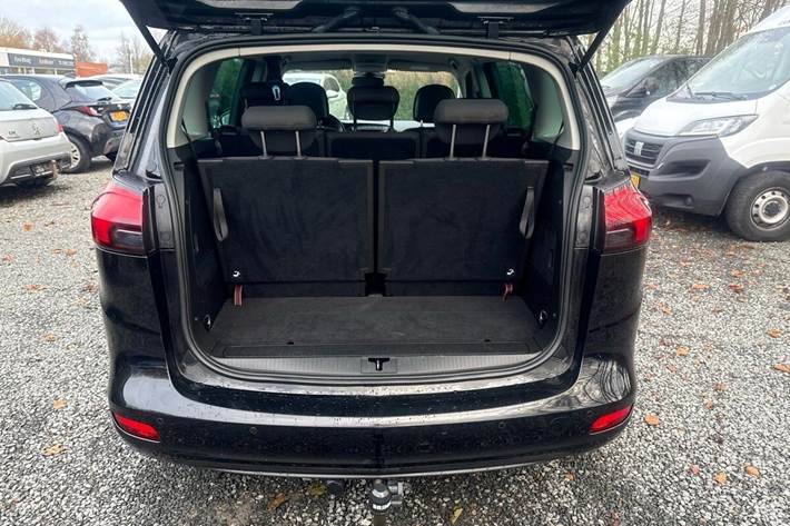 Sort Opel Zafira fra 2018