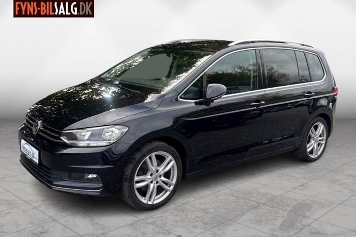 Sort VW Touran fra 2018 set udefra