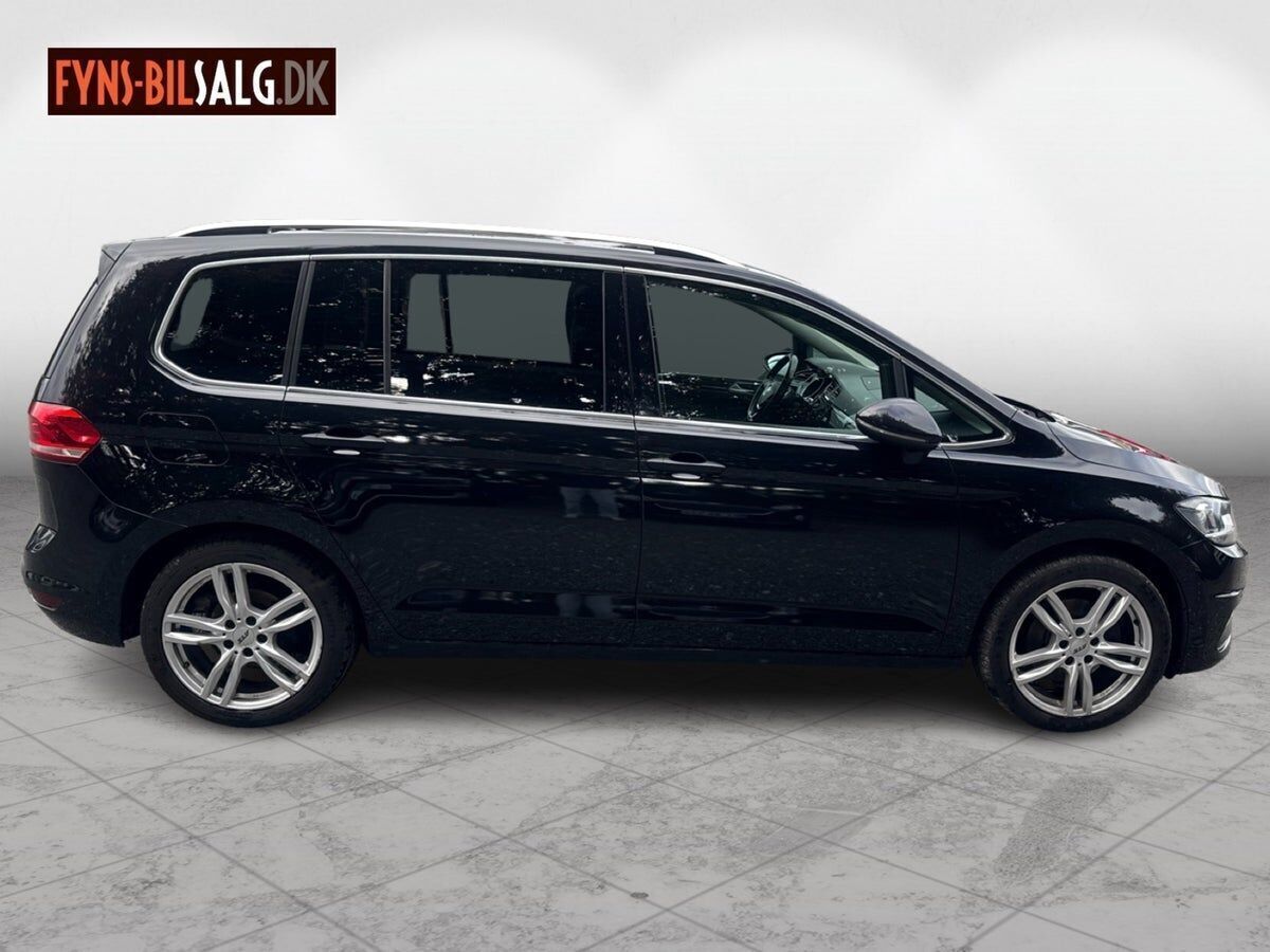 Sort VW Touran fra 2018