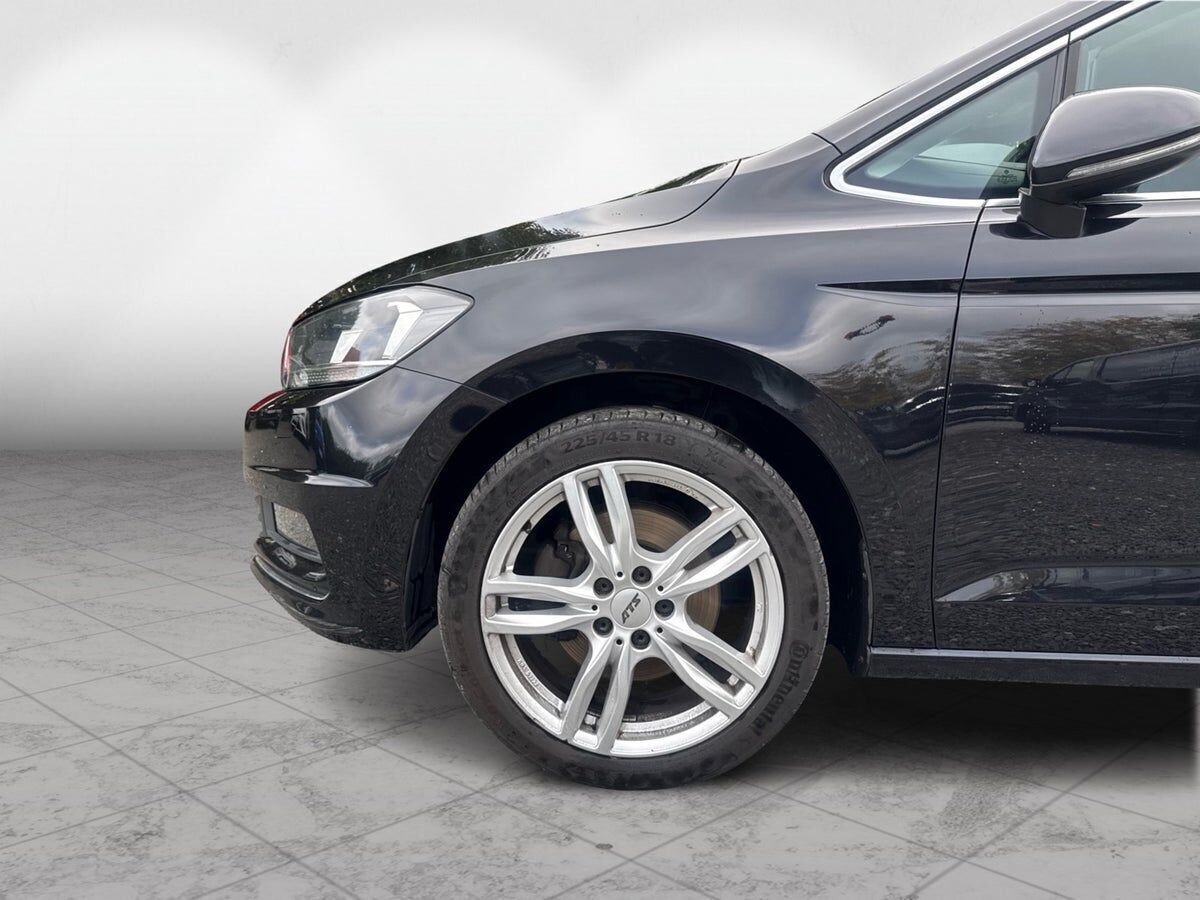 Sort VW Touran fra 2018