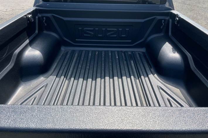 Sort Isuzu D-Max fra 2025