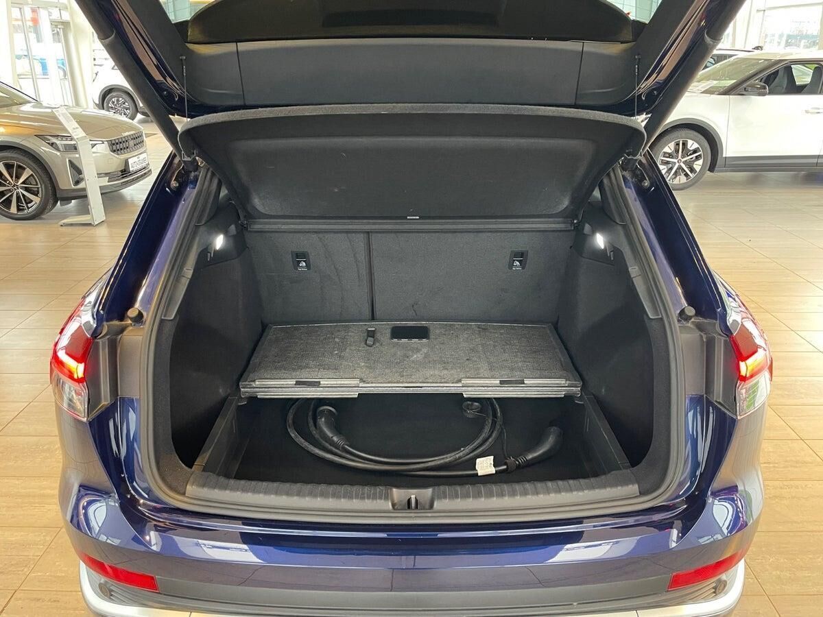 Blå Audi Q4 fra 2021