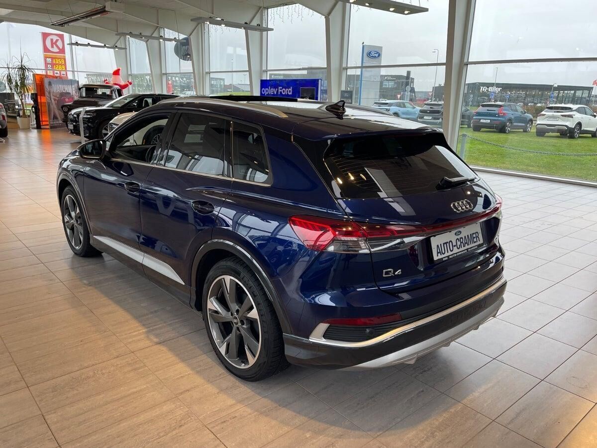Blå Audi Q4 fra 2021