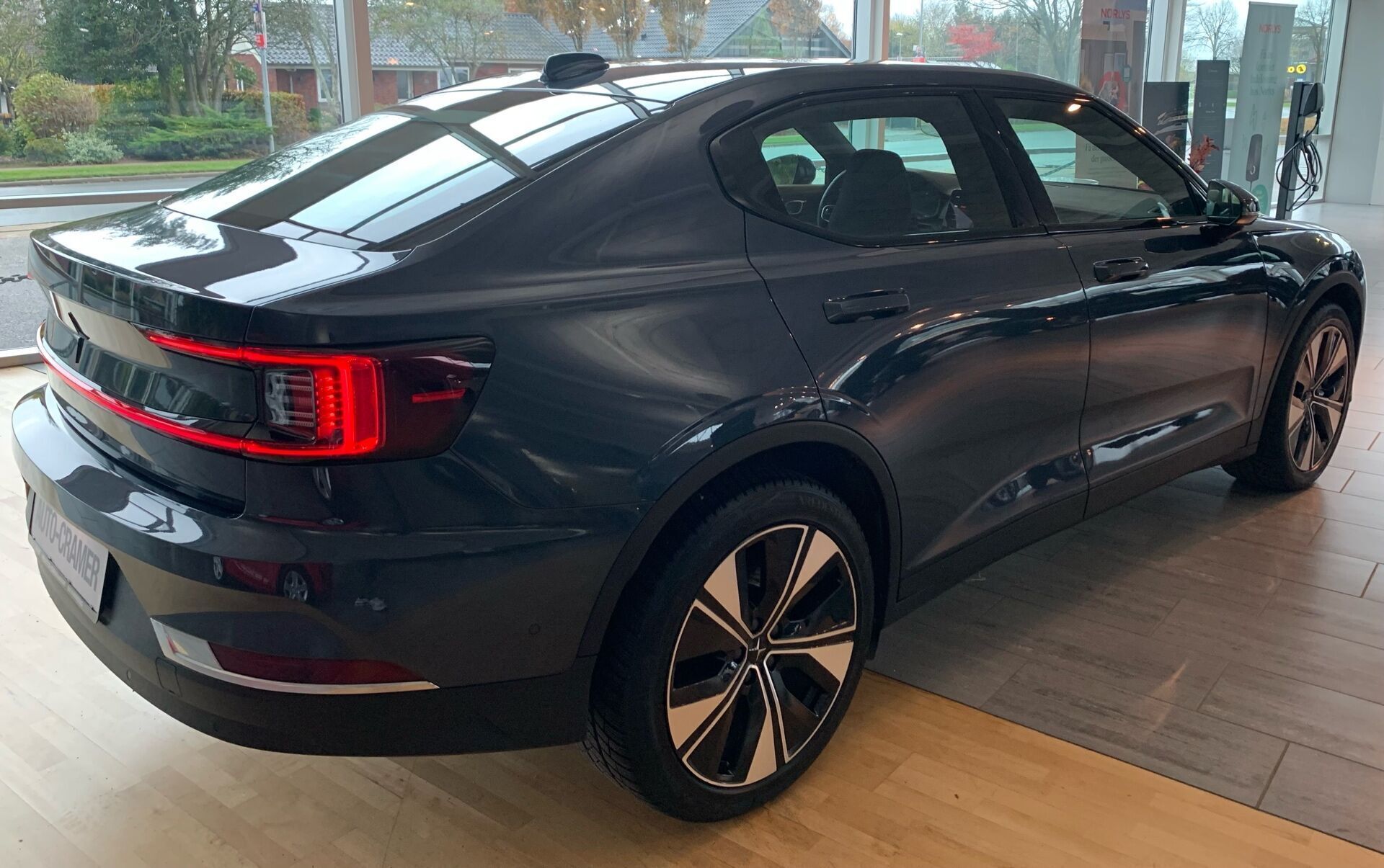 Blå Polestar 2 fra 2023