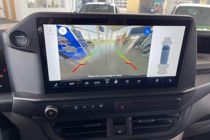 Hvid Ford Transit Custom fra 2024