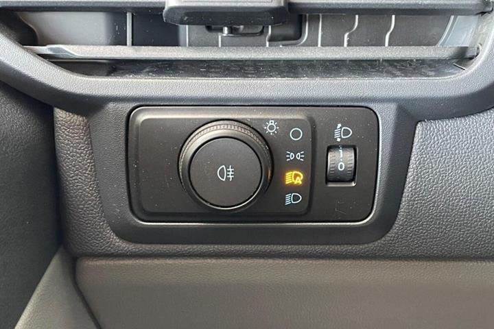 Hvid Ford Transit Custom fra 2024