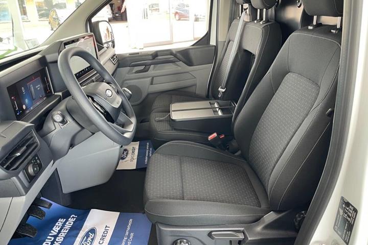 Hvid Ford Transit Custom fra 2024