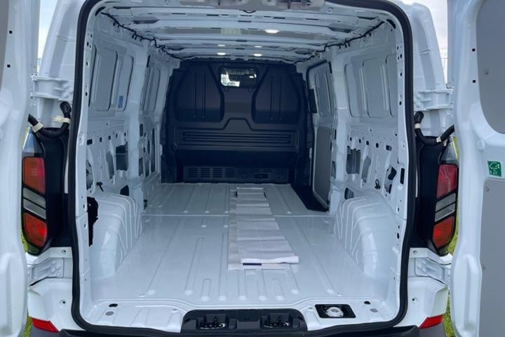 Hvid Ford Transit Custom fra 2024