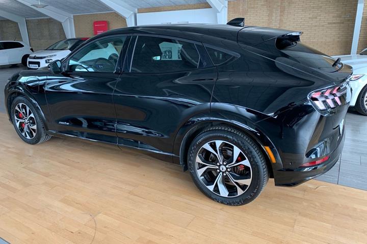 Sort Ford Mustang Mach-E fra 2024