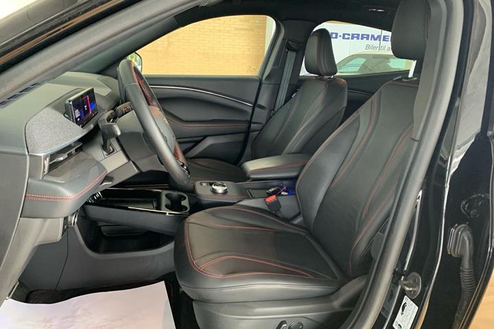 Sort Ford Mustang Mach-E fra 2024