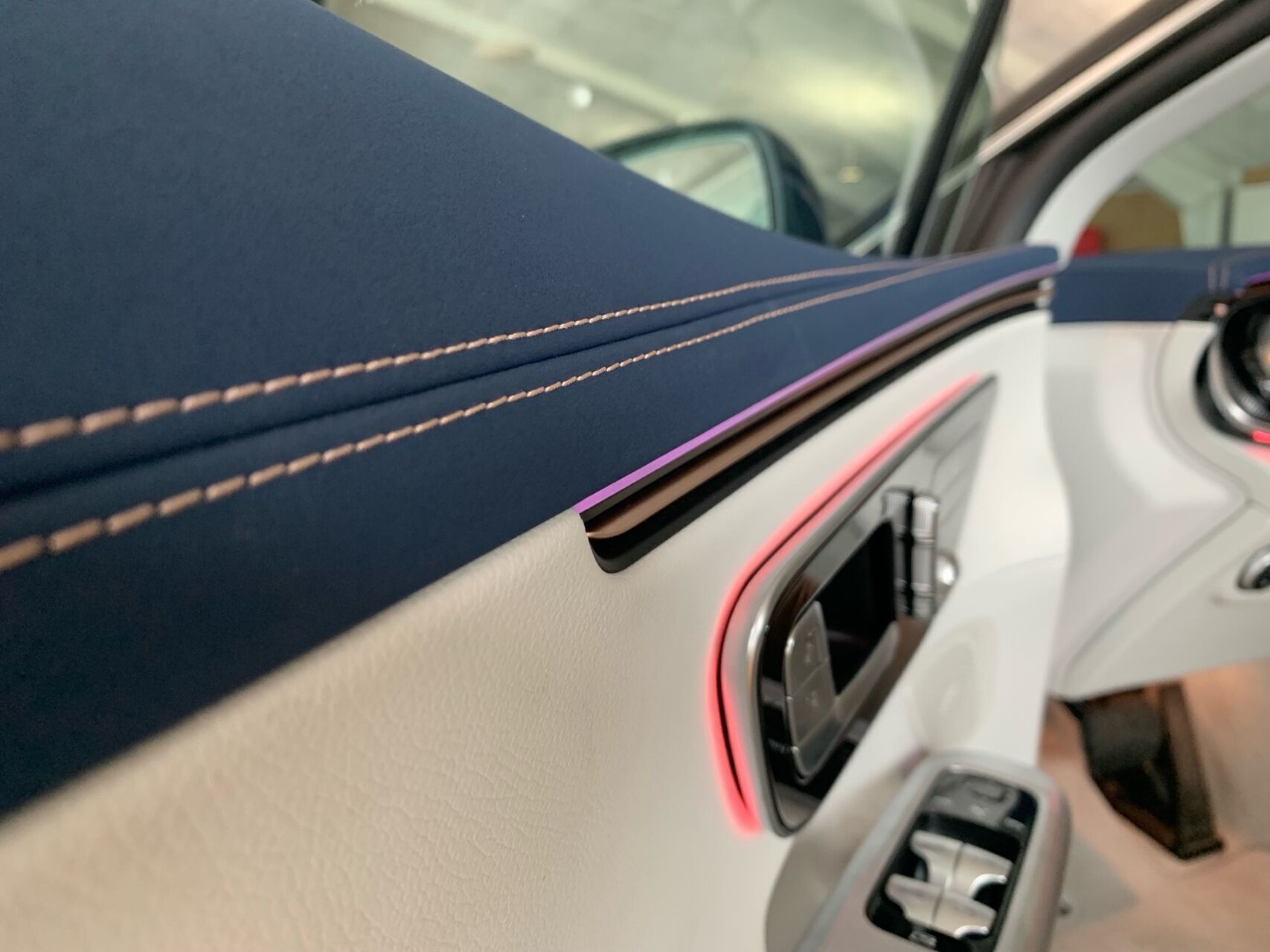 Sort Mercedes EQE 350+ fra 2024