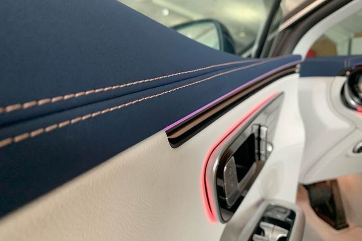 Sort Mercedes EQE 350+ fra 2024