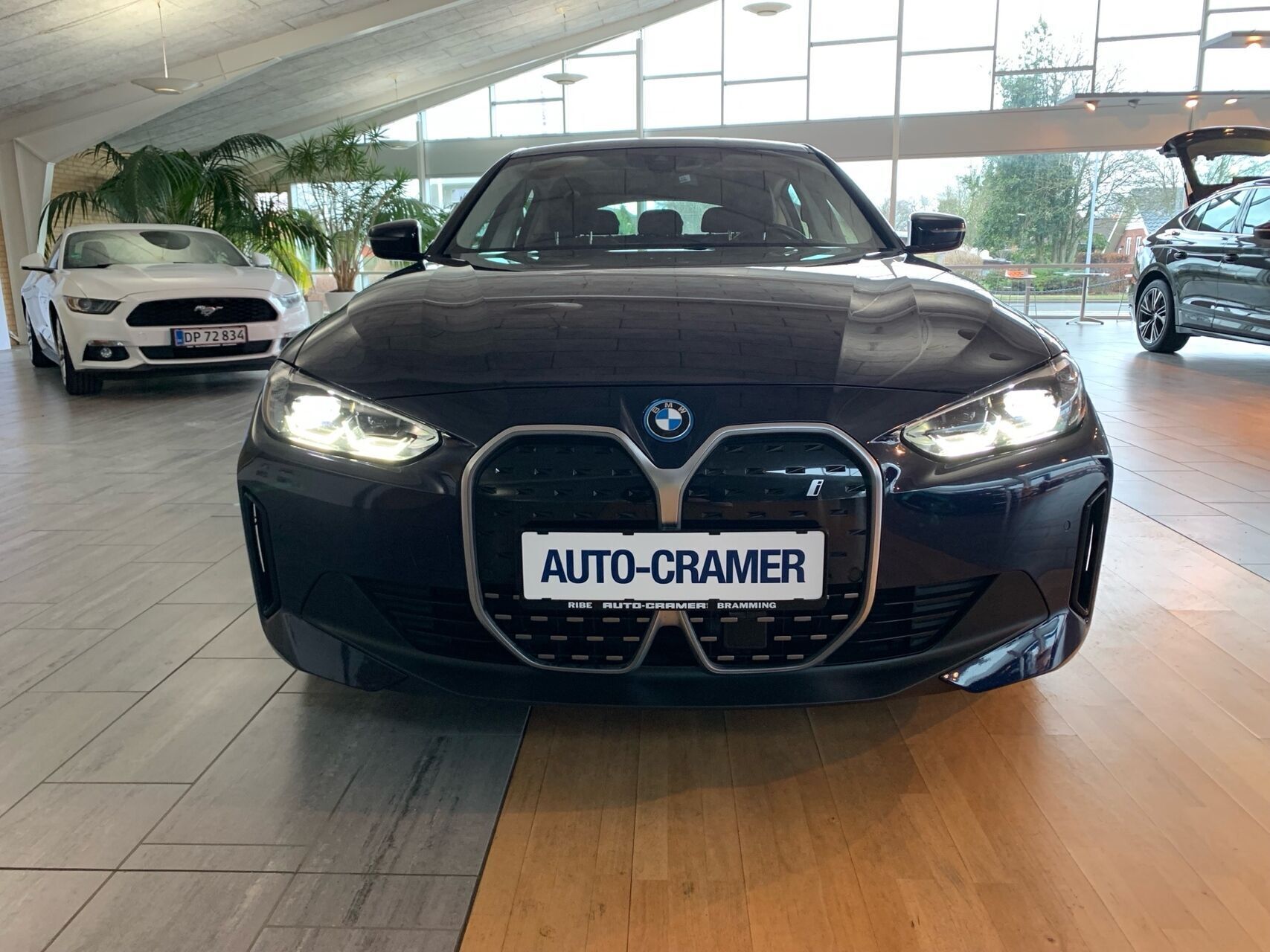 Blå BMW i4 fra 2023