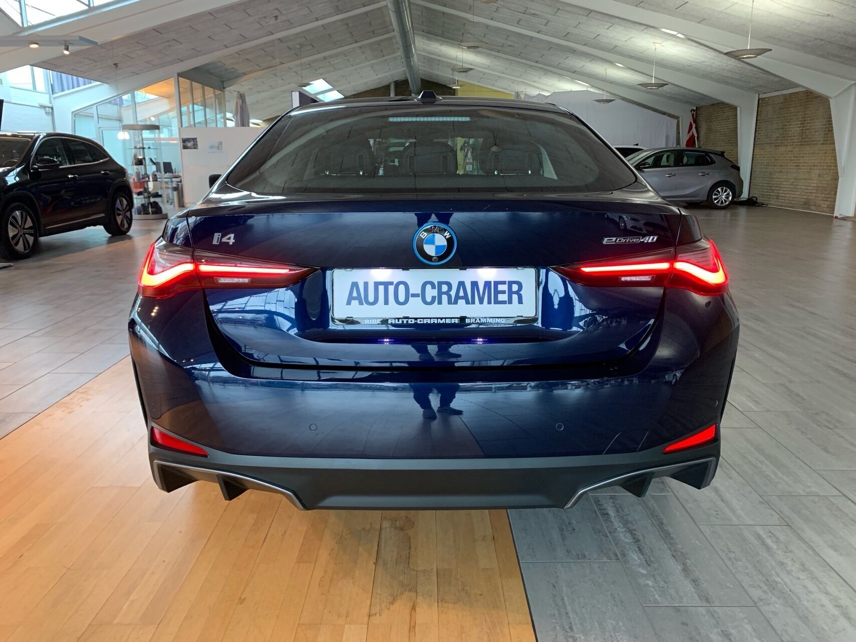 Blå BMW i4 fra 2023
