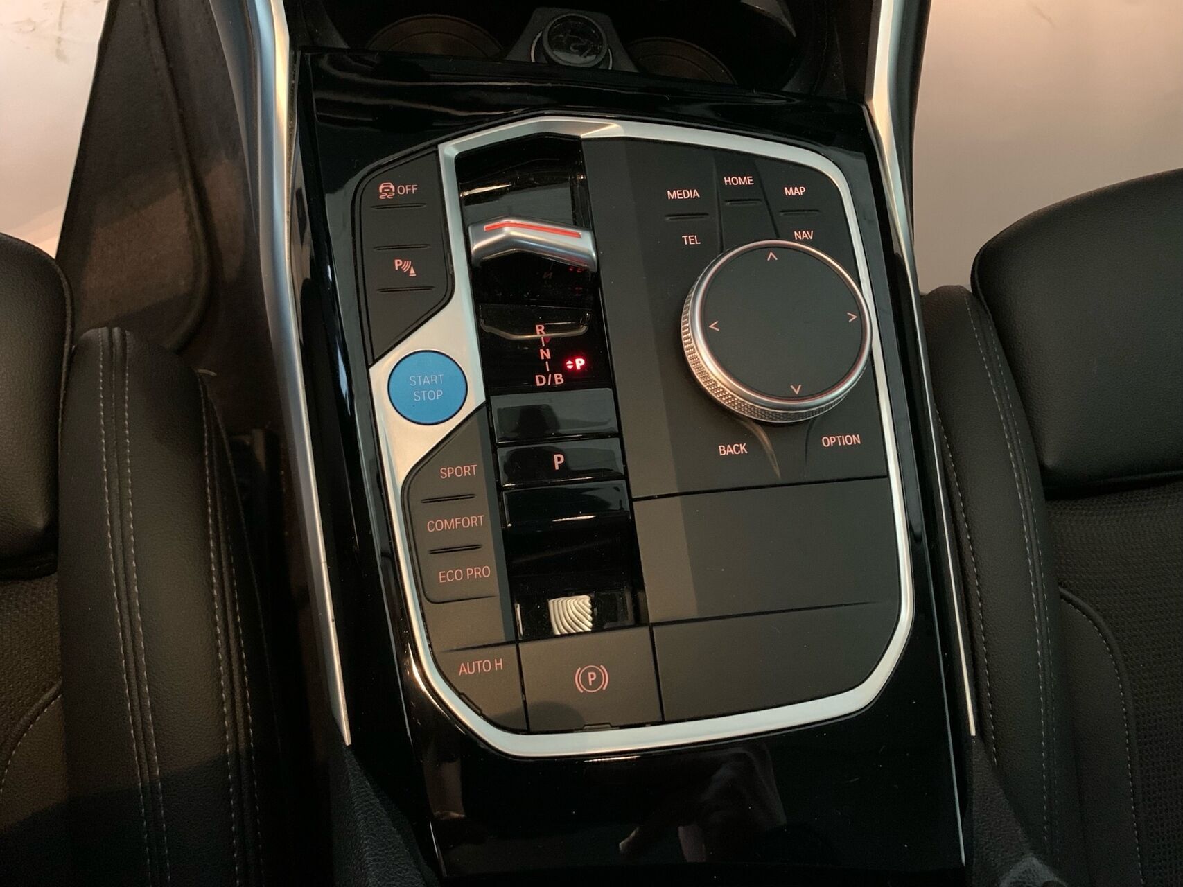 Blå BMW i4 fra 2023