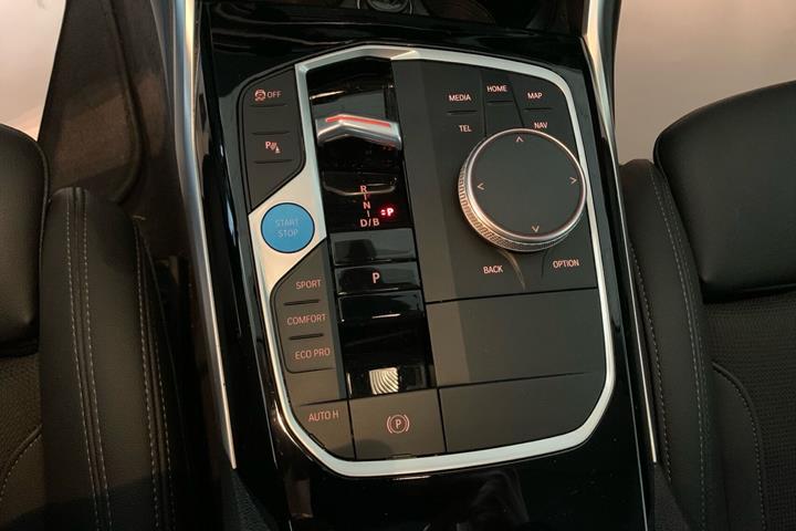 Blå BMW i4 fra 2023