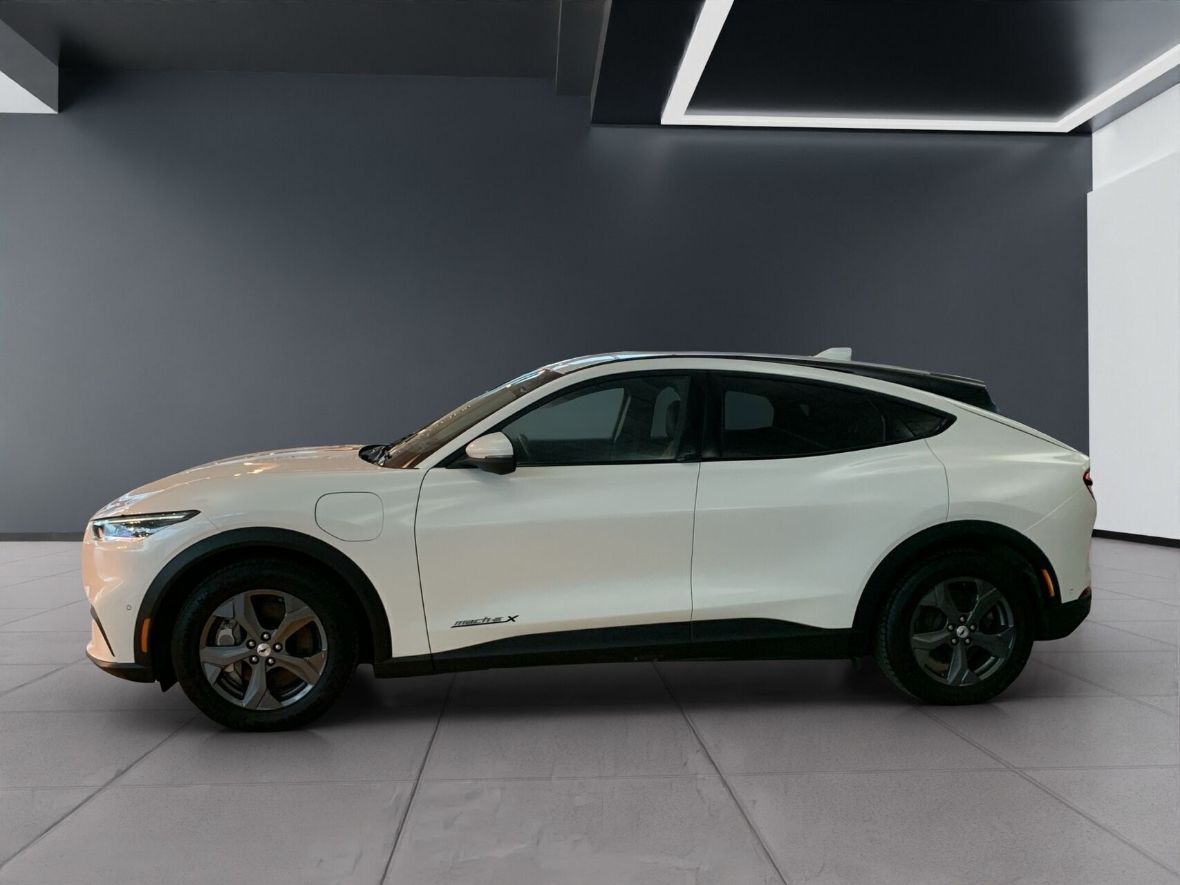 Hvid Ford Mustang Mach-E fra 2021