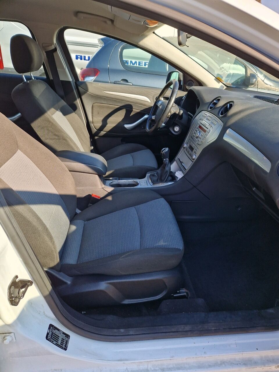 Hvid Ford Mondeo fra 2008