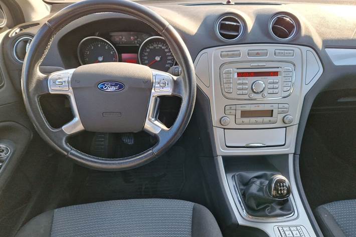 Hvid Ford Mondeo fra 2008