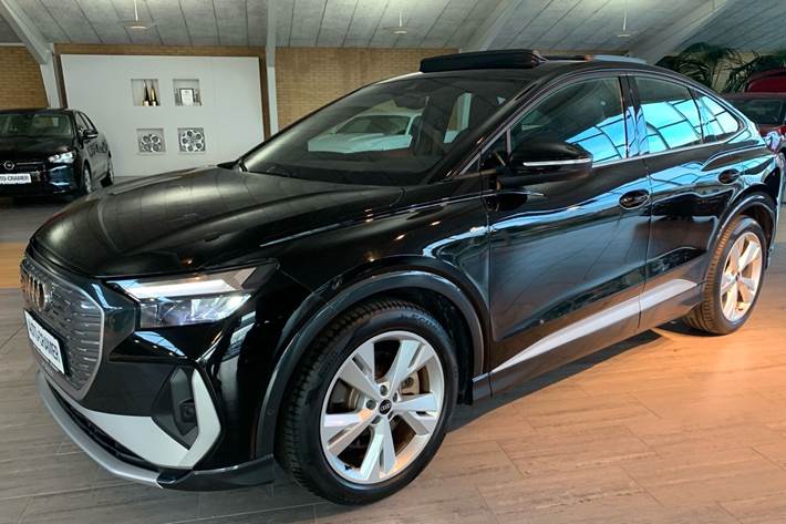 Sort Audi Q4 fra 2023 set udefra